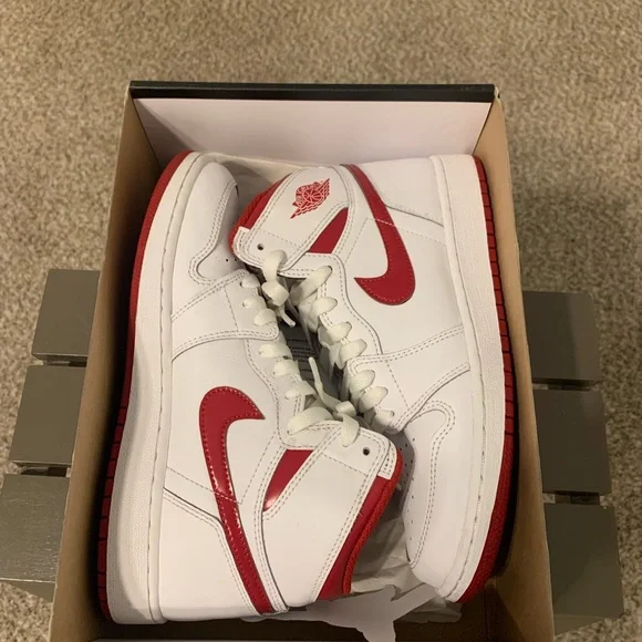 Jordan Retro Metallic Red 2017 (GS)